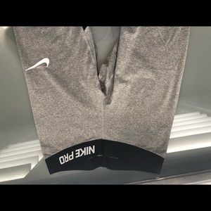 GREY NIKE PRO LEGGINGS
